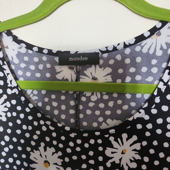 Mandee dress with daisy flower design - Picture 4 of 7